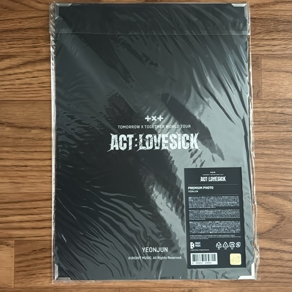 Yeonjun Tomorrow x Together TXT ACT:LOVESICK Premium Photo K-pop Idol Collector - Picture 2 of 4